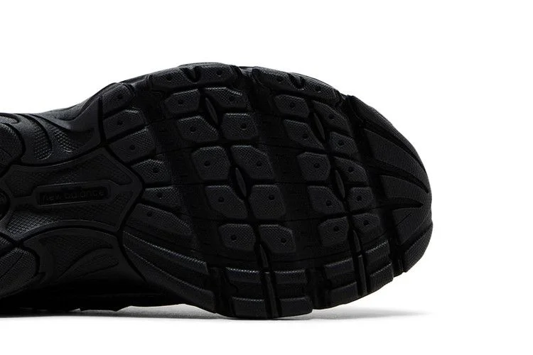 Кроссовки New Balance 740 Big Kid 'Black Silver Metallic'