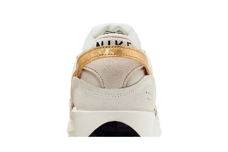 Кроссовки Nike Wmns Waffle Debut 'Light Orewood Brown Metallic Gold'