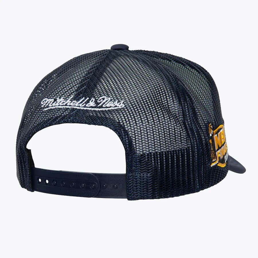 Бейсболка Mitchell & Ness White Indiana Pacers Champions Trucker Snapback Hat