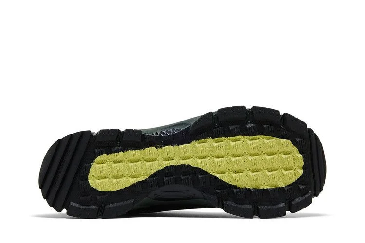 Krossovki-Nike-Zoom-Vomero-Roam-Winterized-SequoiaLight-Lemon-TwistBlack-3