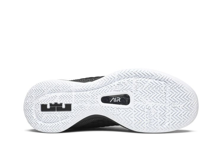 lebron-witness-3-black-white-ao4433-001_03