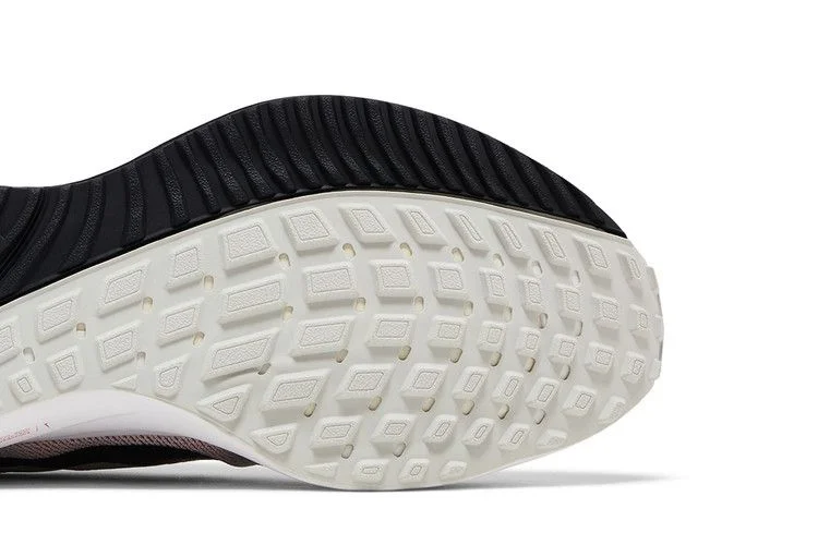 Кроссовки Nike Air Zoom Vomero 16 'Photon Dust Light Crimson'