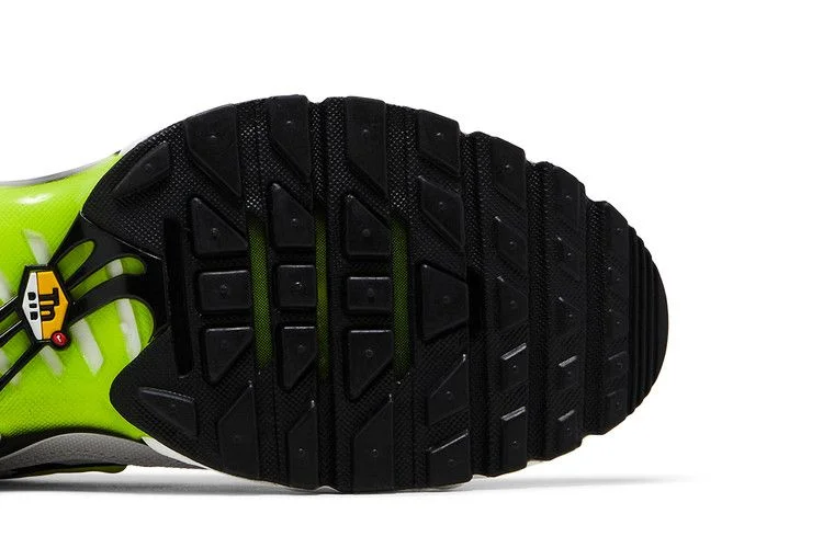 Krossovki-Nike-Air-Max-Plus-White-Black-Volt-4