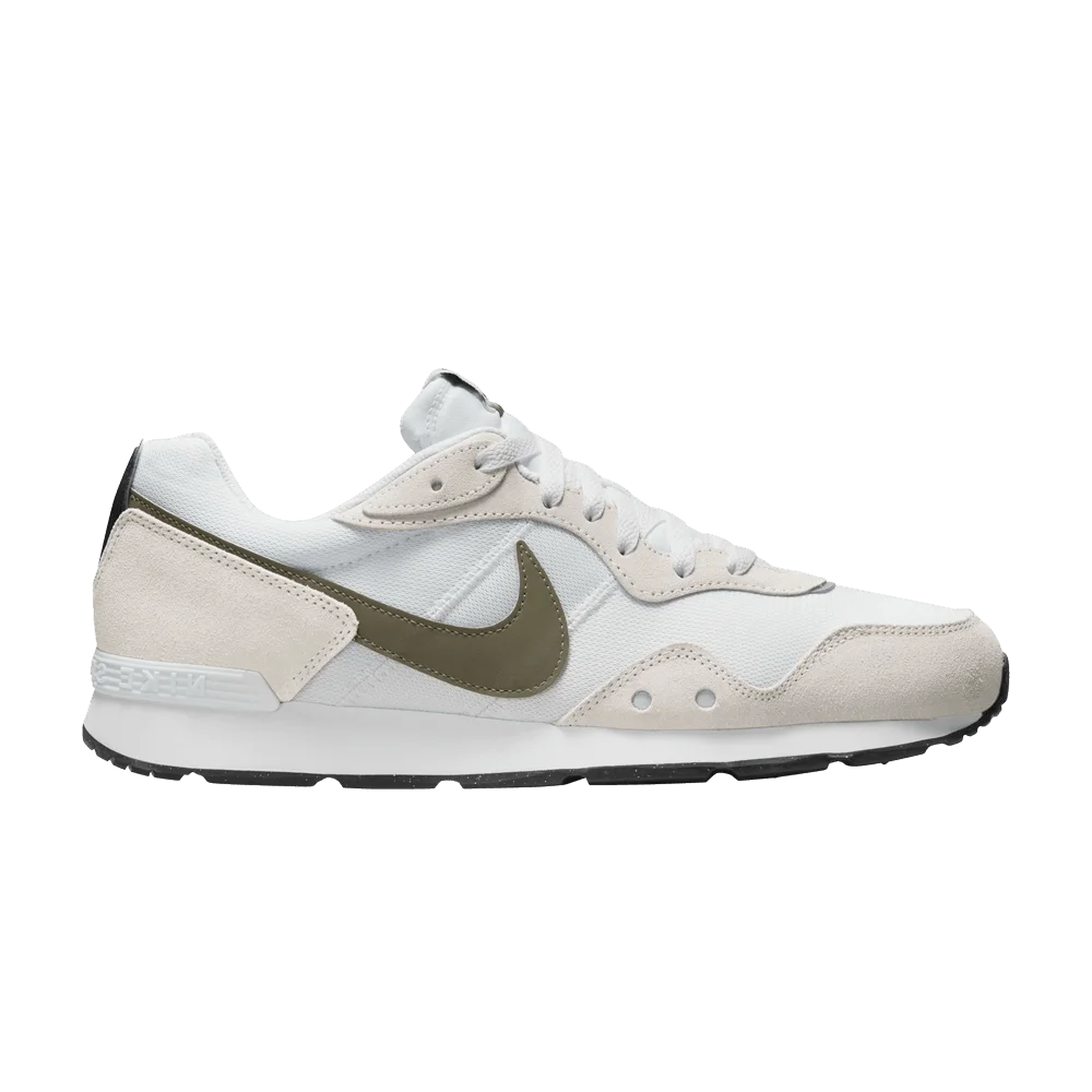 Krossovki-Nike-Venture-Runner-White-Medium-Olive