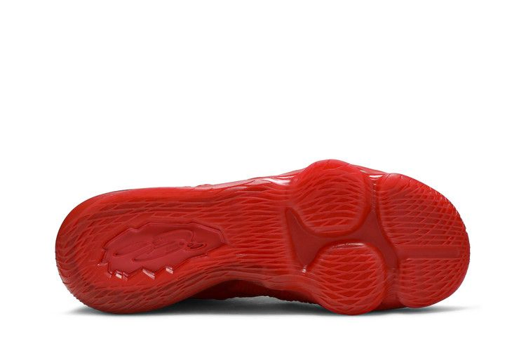 Кроссовки Nike LeBron 17 'Red Carpet'