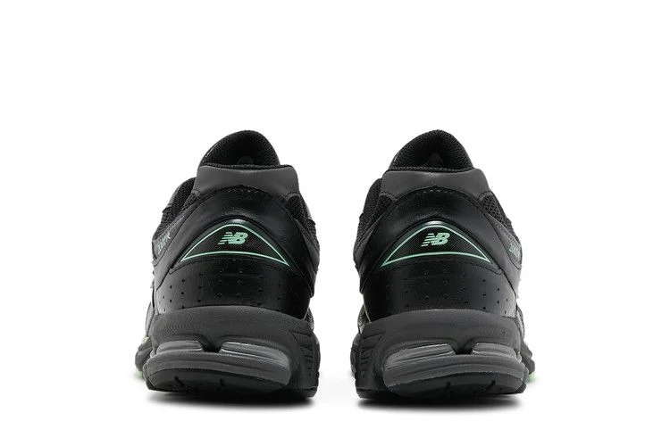 Кроссовки New Balance 2002R 'Black Powder Green'