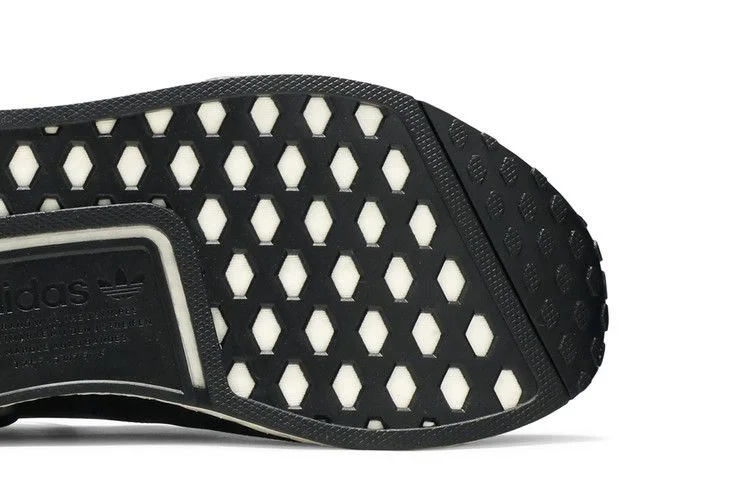 Krossovki-Adidas-NMD_R1-Japanese-Side-Print-4