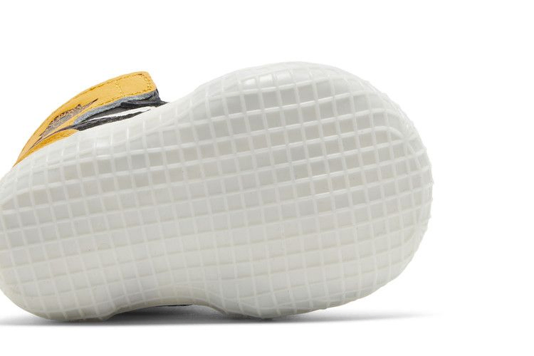air-jordan-1-crib-bootie-yellow-toe-at3745-711_04