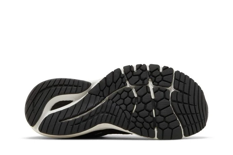 Krossovki-New-Balance-Wmns-Fresh-Foam-X-860v12-Black-White-3