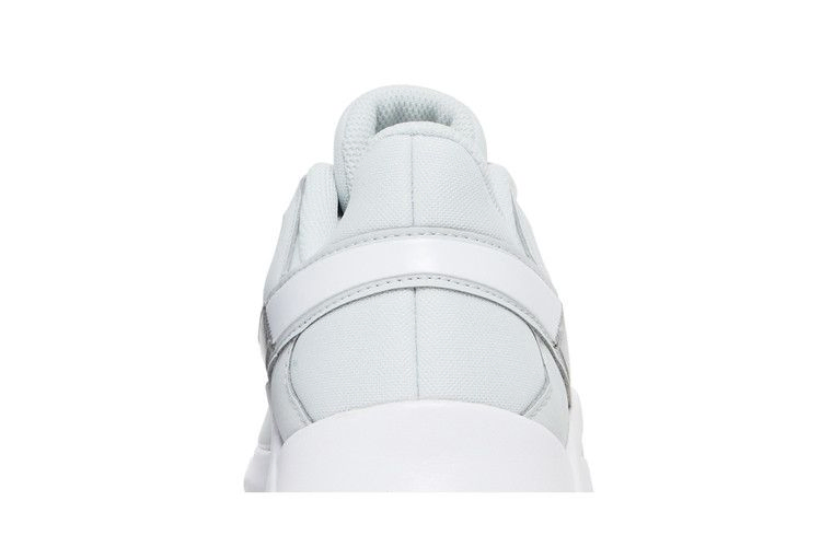 Кроссовки Nike Wmns Legend Essential 2 'Photon Dust Metallic Silver'