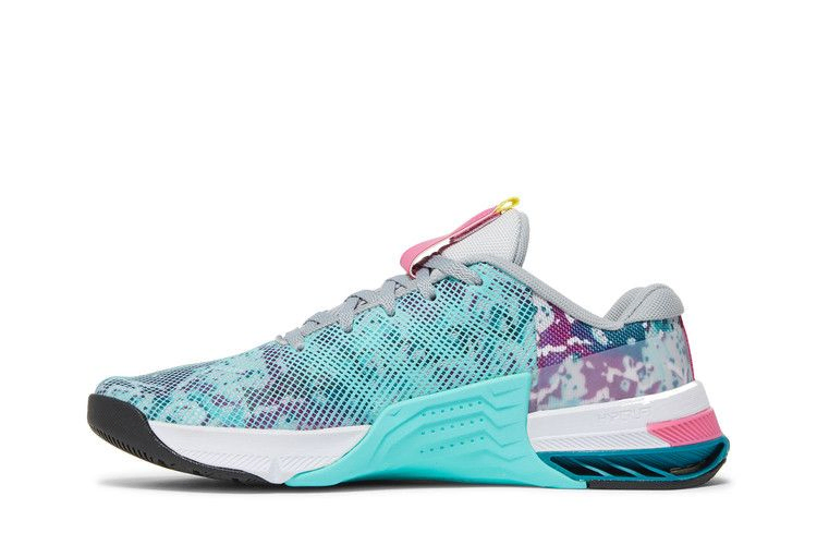 wmns-metcon-8-graffiti-graphics-dq0302-001_02