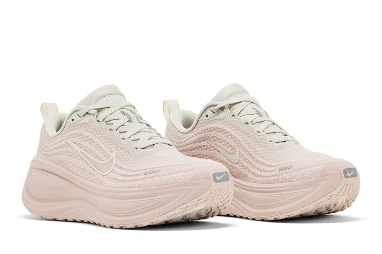Krossovki-Nike-Wmns-Vomero-Plus-Silt-Red-Light-Bone-7