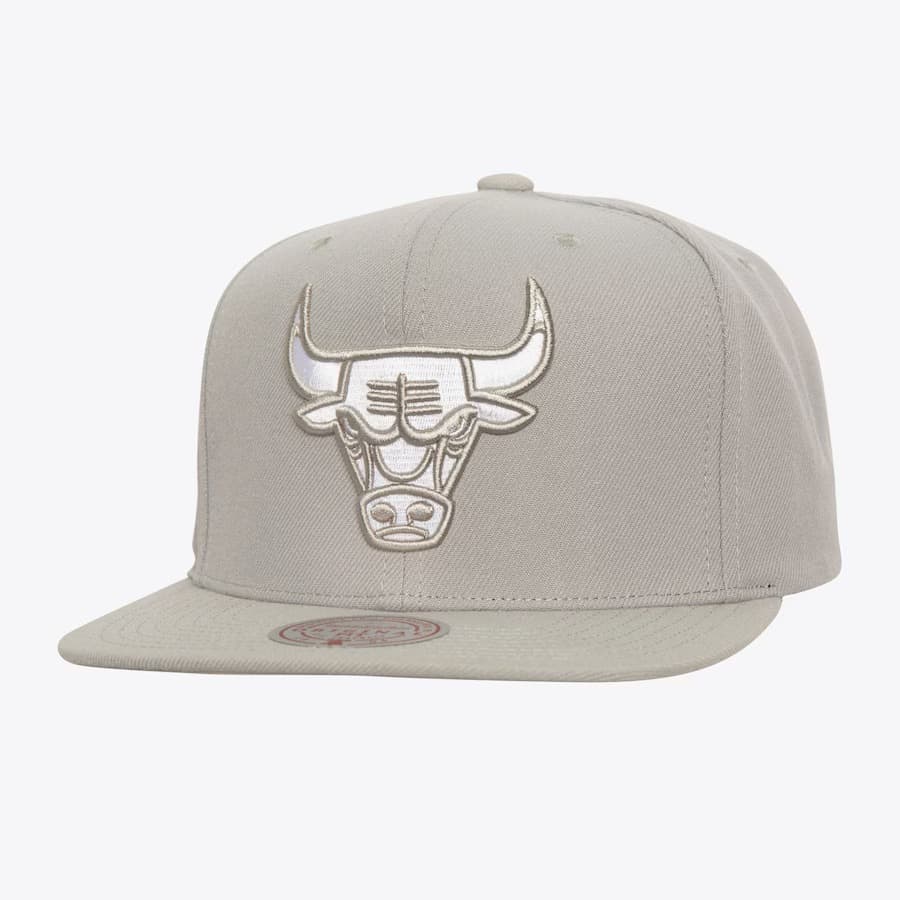 Mitchell-Ness-Gray-Chicago-Bulls-Team-Logo-Snapback-Hat