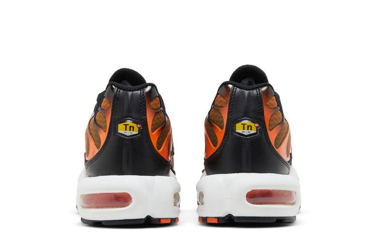 Кроссовки Nike Air Max Plus 'Safety Orange Black'