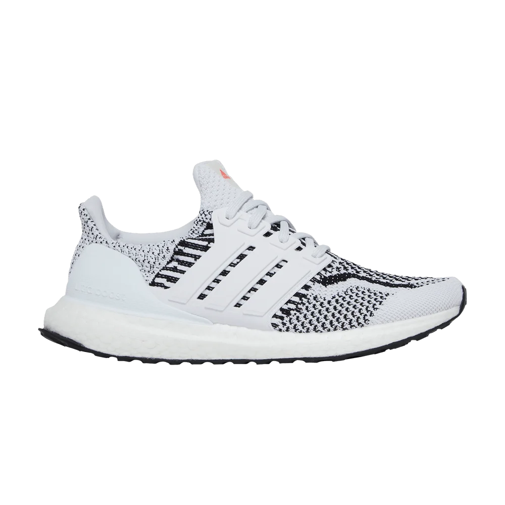 Krossovki-adidas-UltraBoost-5.0-DNA-Primeblue-J-White-Black