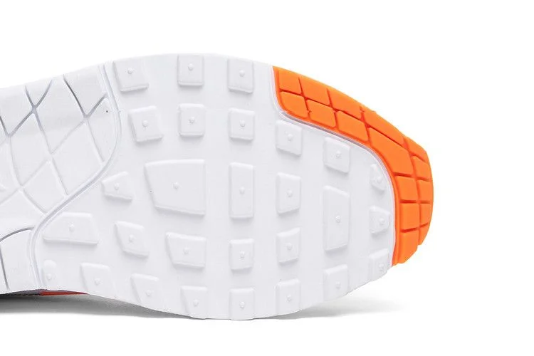 Krossovki-Nike-Wmns-Air-Max-1-LX-Just-Do-It-4