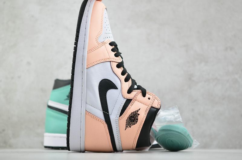 Кроссовки Wmns Air Jordan 1 Retro High Multi Color