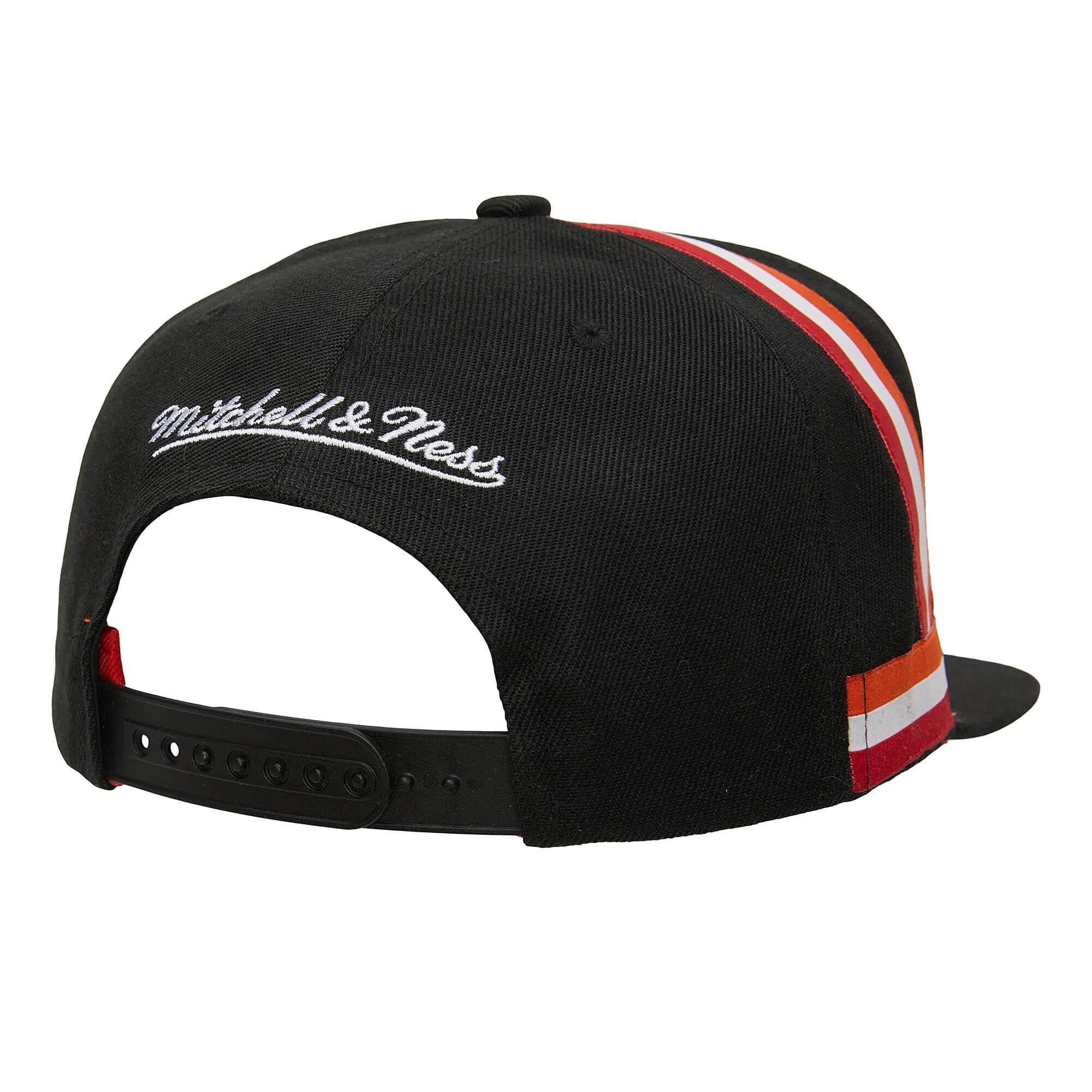 Бейсболка Mitchell & Ness Short Hook Snapback HWC Miami Heat Hat