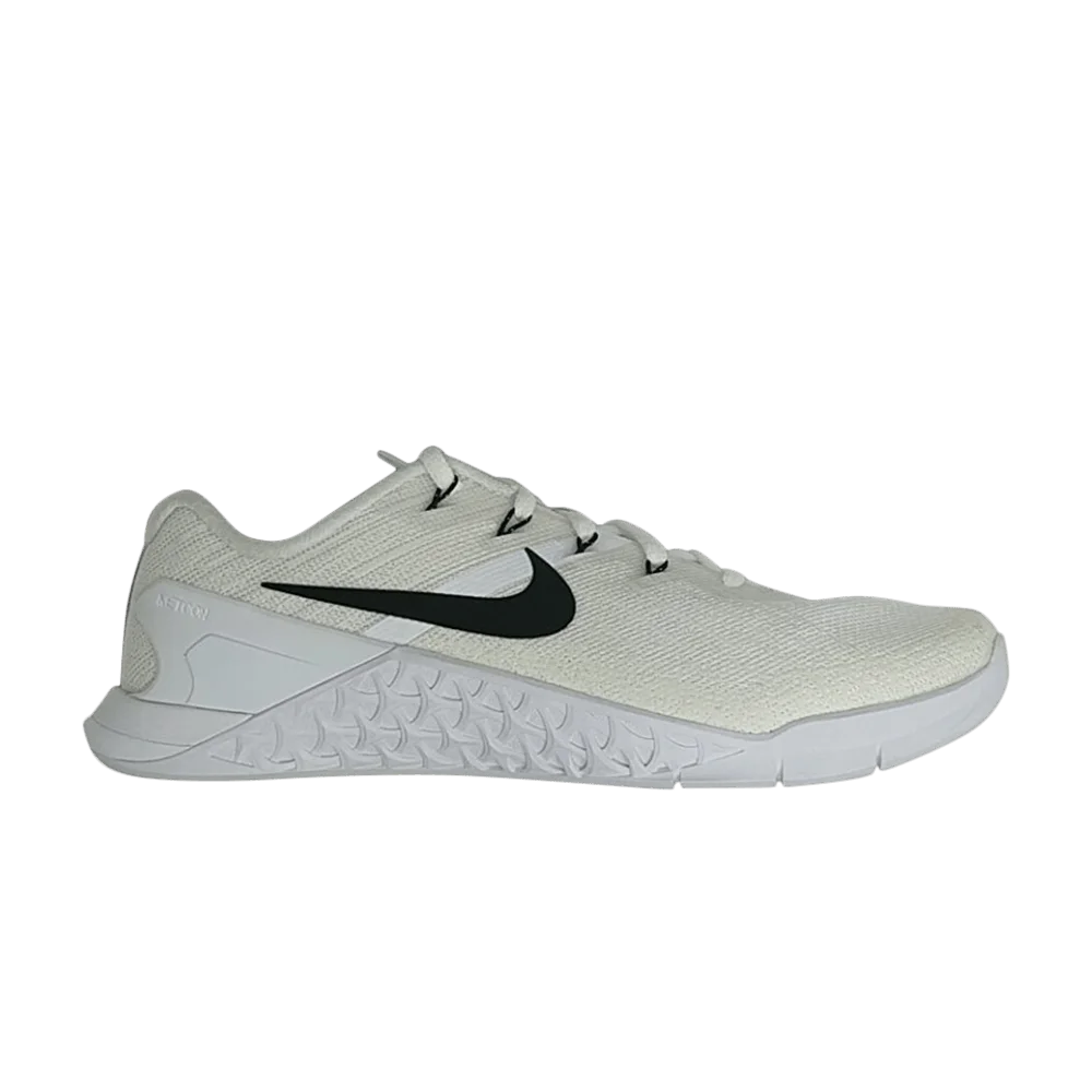 Krossovki-Nike-Metcon-3-TB-White-Black
