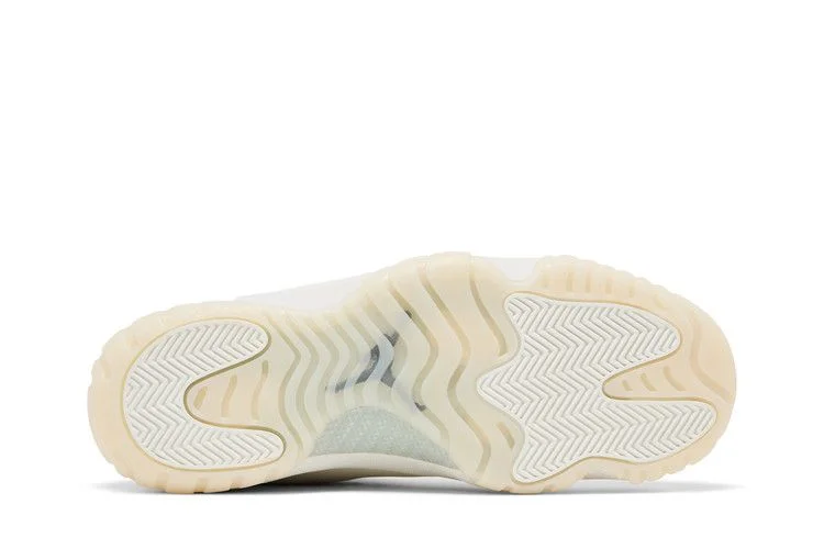 Кроссовки Wmns Air Jordan 11 Retro 'Pearl / Grand Finale'