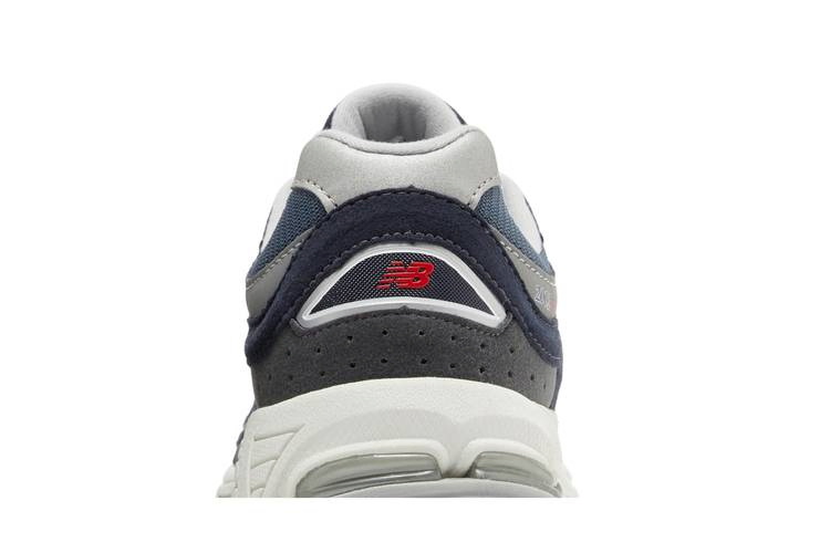 Кроссовки New Balance 2002R Big Kid 'Eclipse Silver Metallic'