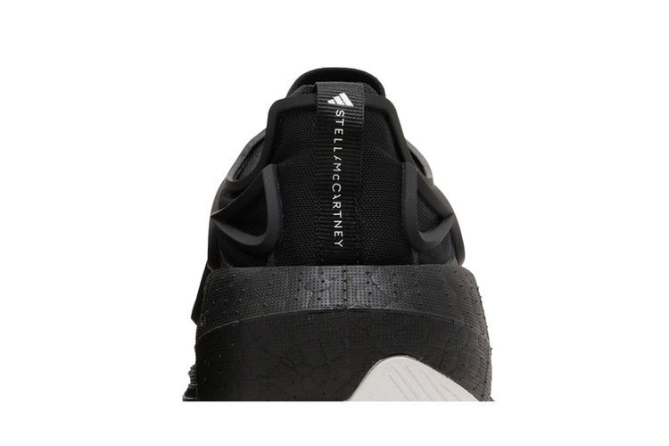 stella-mccartney-x-ultraboost-23-black-white-if0430_06