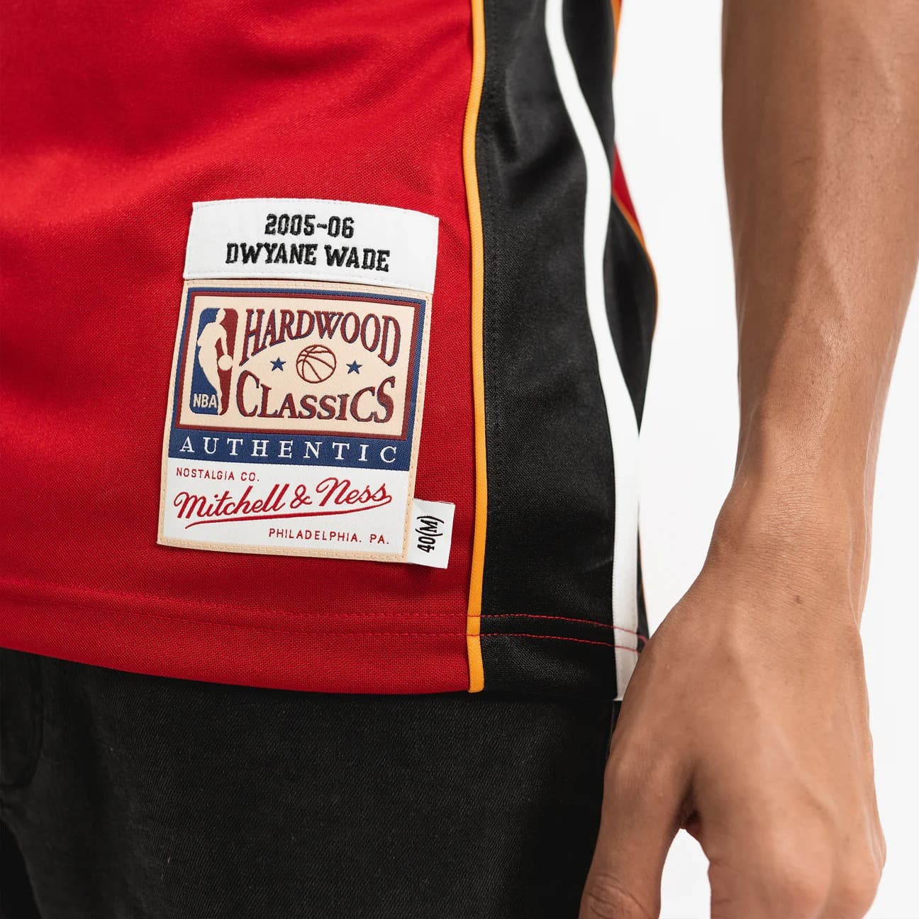 Баскетбольная джерси 2005-06 Miami Heat Dwyane Wade #3 Authentic Finals Hardwood Classic Red Jersey