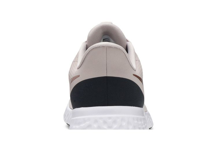 wmns-revolution-5-barely-rose-bq3207-600_06