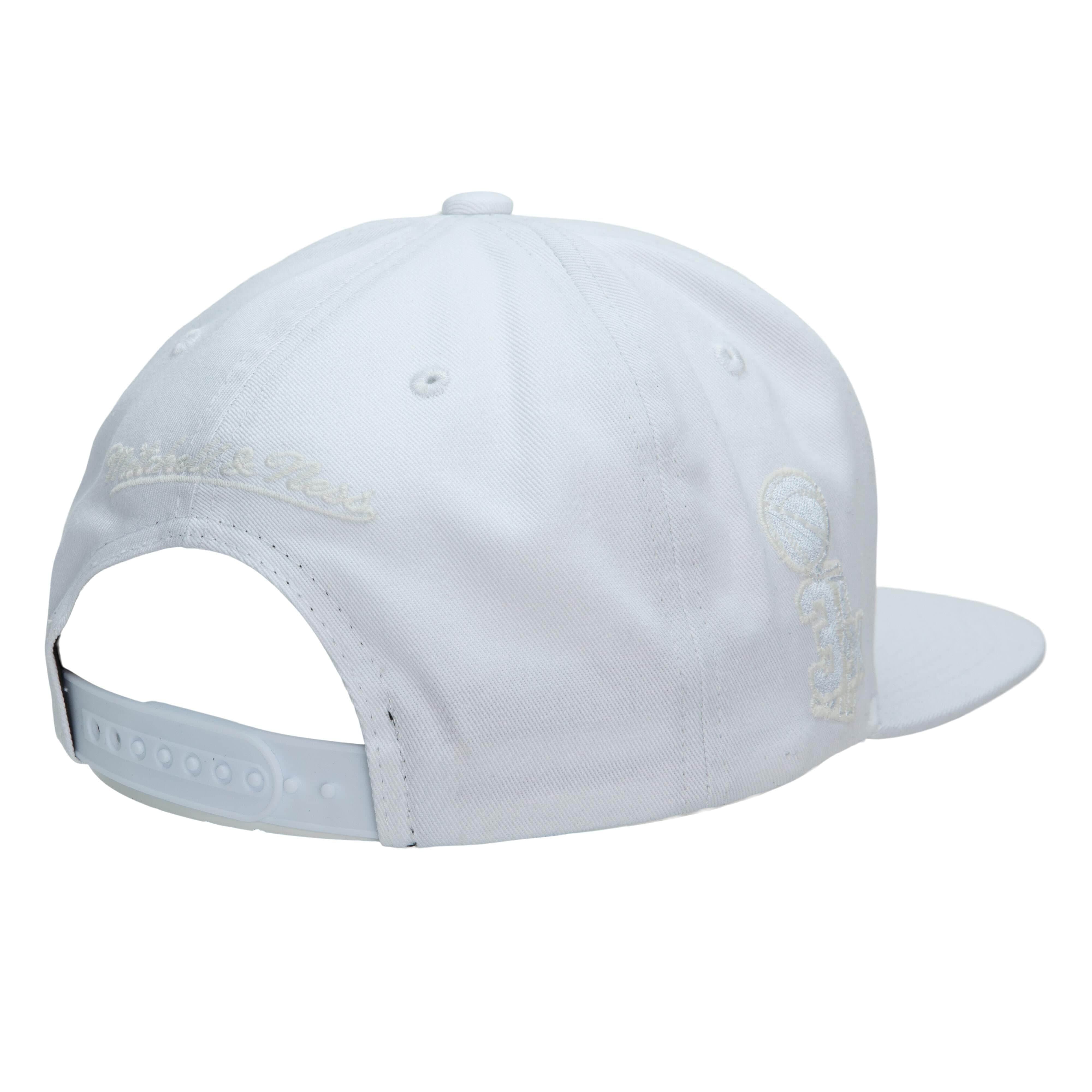 Бейсболка Mitchell & Ness UV Reactive Snapback HWC Philadelphia 76ers