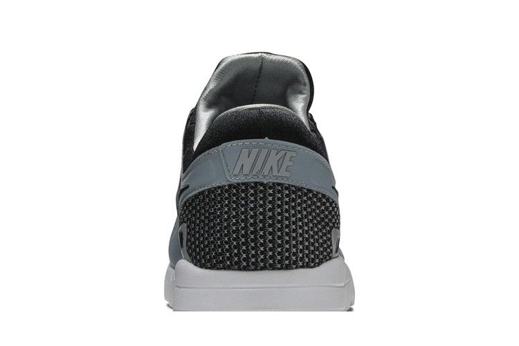 air-max-zero-essential-black-grey-876070-002_06