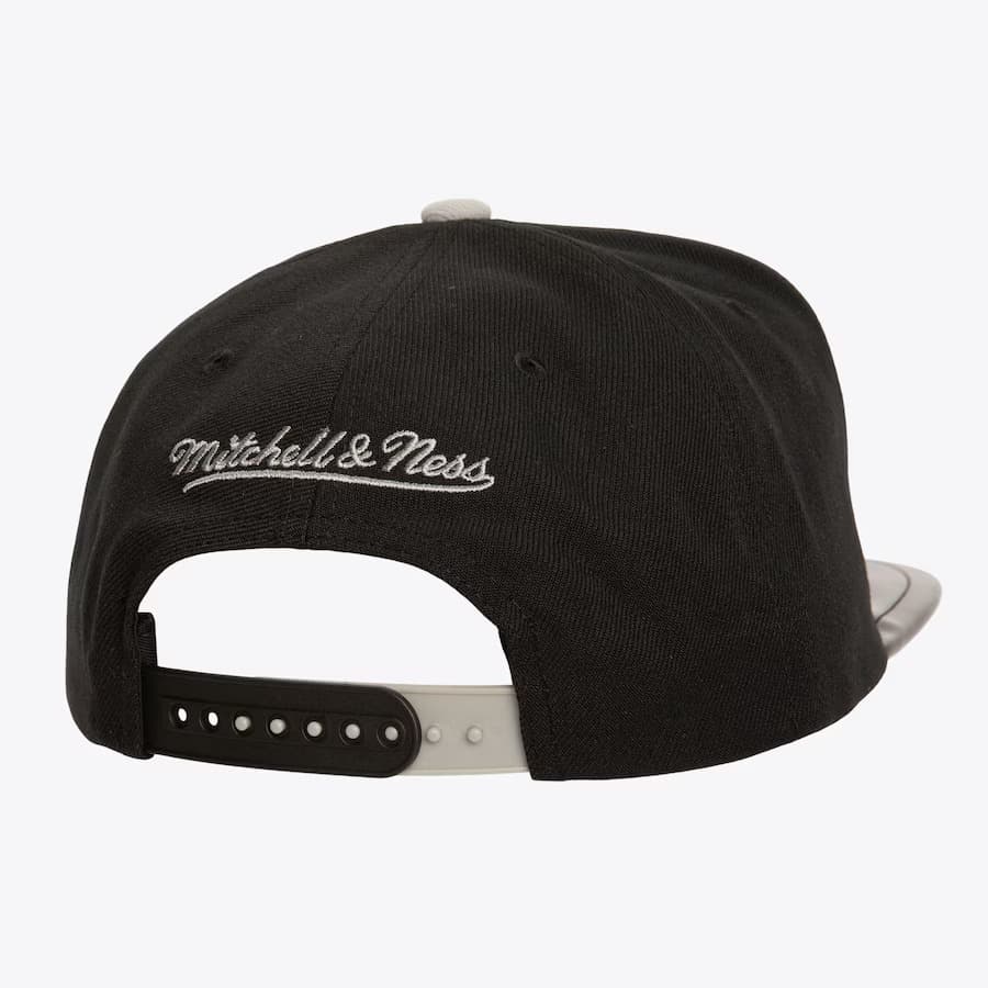 Бейсболка Mitchell & Ness Black Los Angeles Raiders Gridiron Classics Day 11 OG Snapback Hat