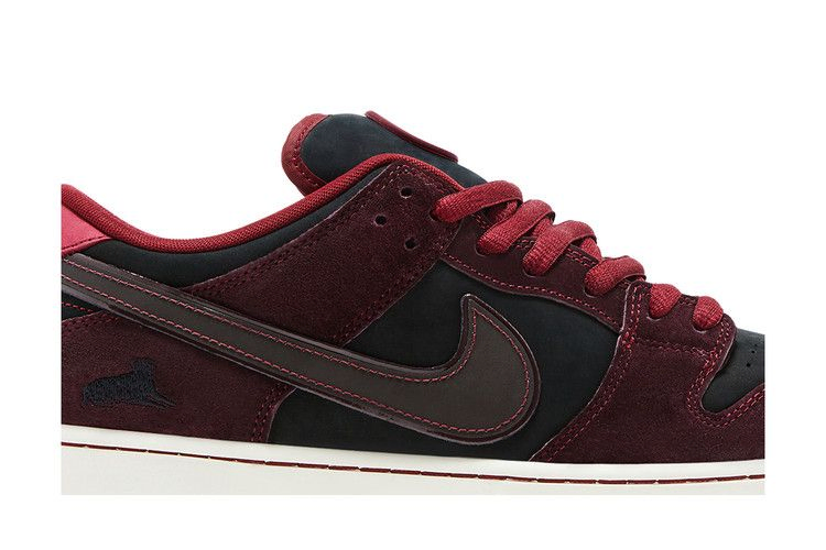 Кроссовки RIOT Skateshop x Nike Dunk Low Pro SB QS 'Mahogany Dark Beetroot'