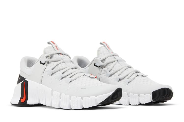 wmns-free-metcon-5-photon-dust-picante-red-dv3950-002_07