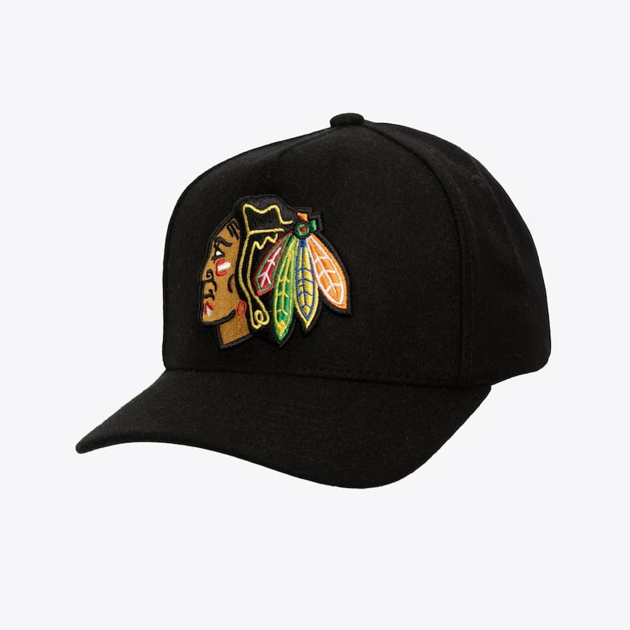 Бейсболка Mitchell & Ness Black Chicago Blackhawks Kicking Wool Pro Adjustable Hat