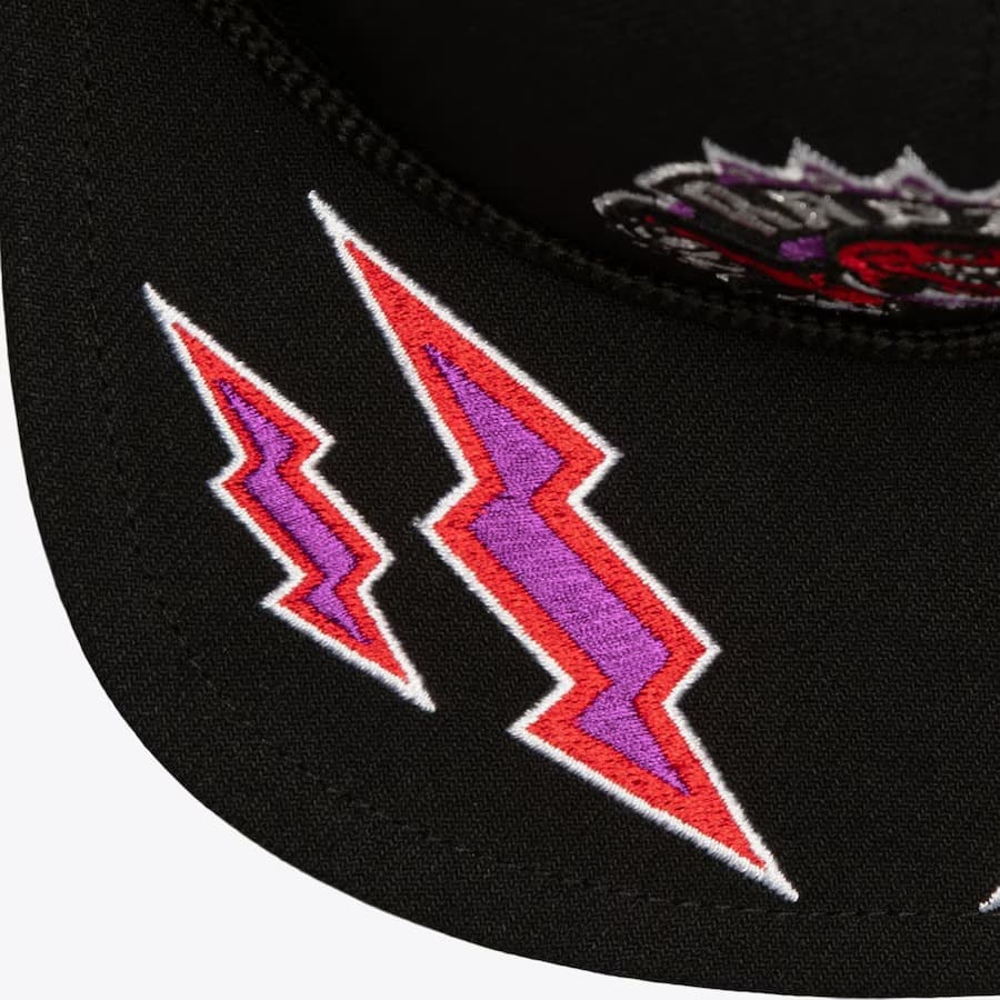 Бейсболка Mitchell & Ness Black Toronto Raptors Hardwood Classics Recharge Trucker Snapback Hat
