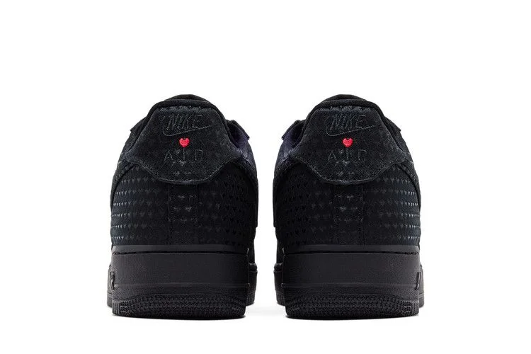 Krossovki-Nike-Air-Force-1-Low-Valentines-Day-Triple-Black-2026-5