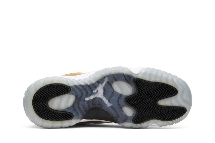 air-jordan-11-low-gs-closing-ceremony-528896-103_03