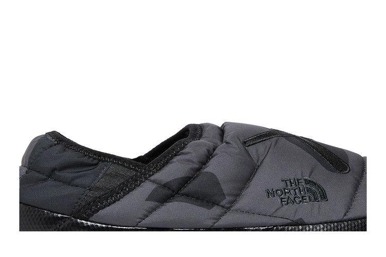 kaws-x-thermoball-traction-mule-vp-black-nuptse-nf0a7w6j-7il_01