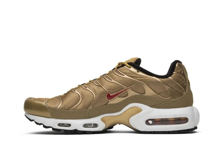 Кроссовки Nike Air Max Plus QS 'Metallic Gold'