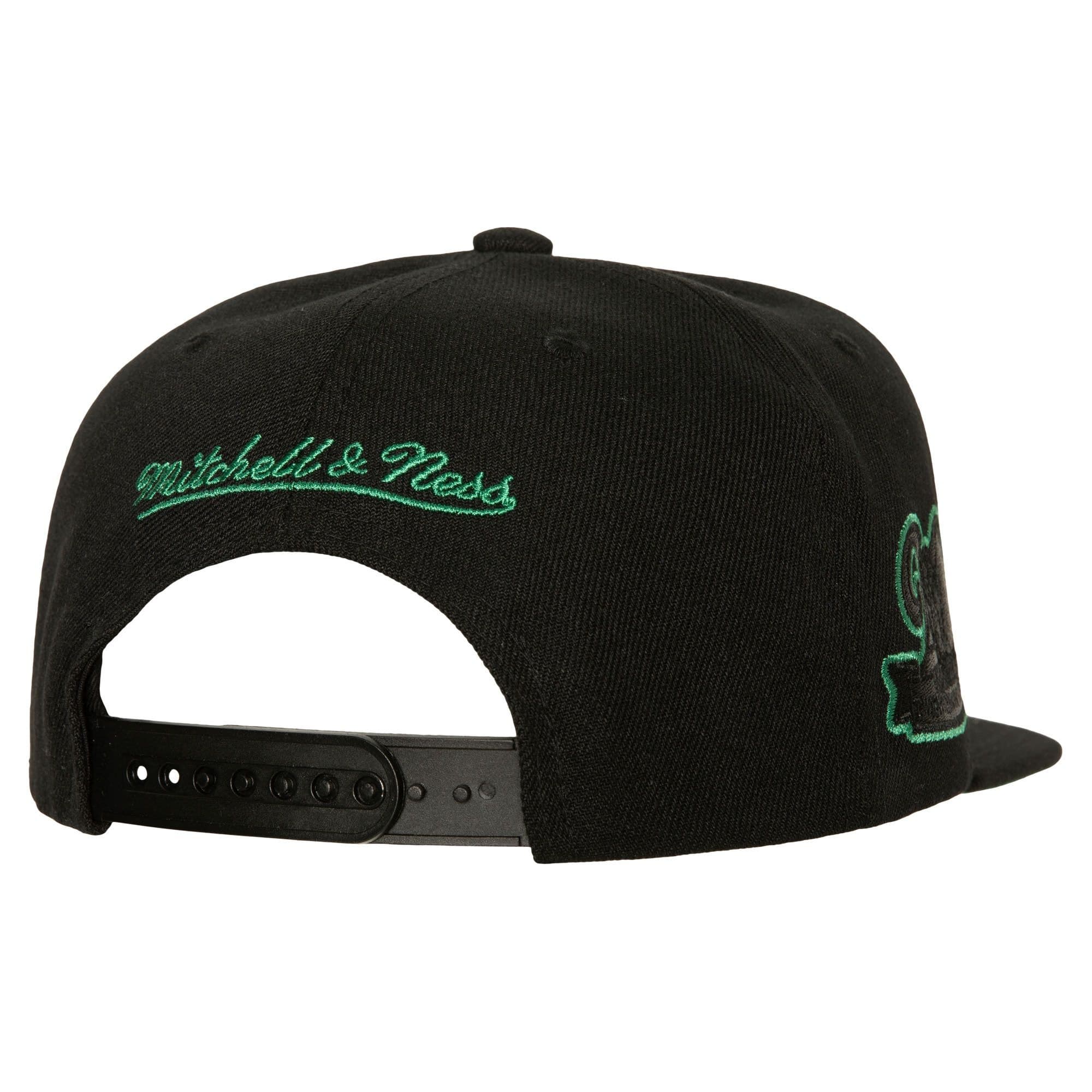 Mitchell-Ness-TC-Bottoms-Snapback-Boston-Celtics-Hat-1