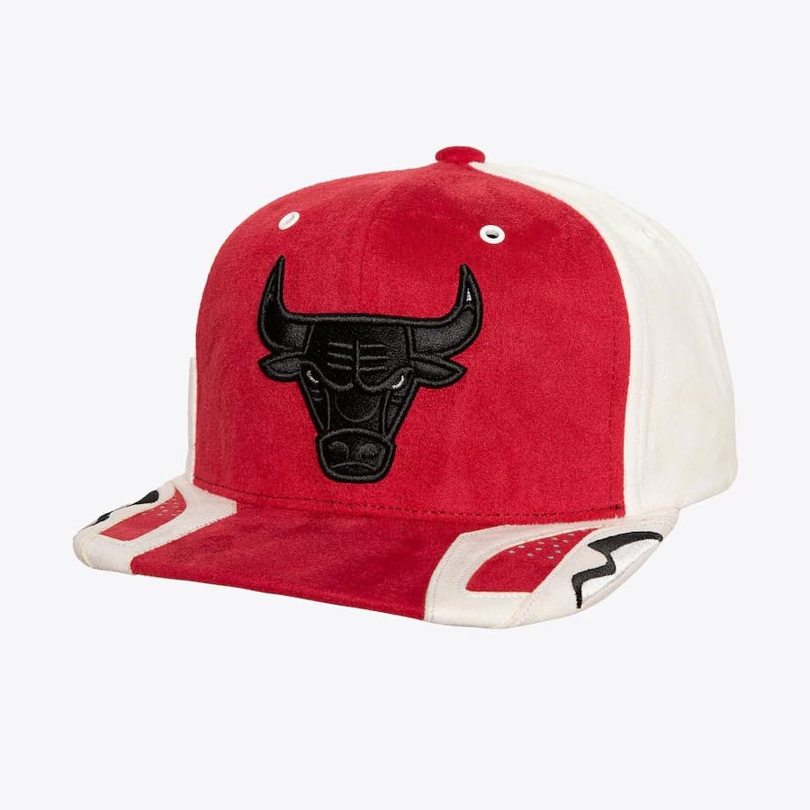 Бейсболка Mitchell & Ness White Red Chicago Bulls Day 4 Snapback Hat