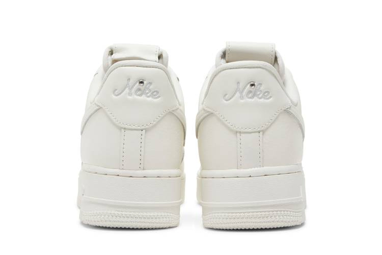 Кроссовки Nike Wmns Air Force 1 '07 LV8 'Needlework'