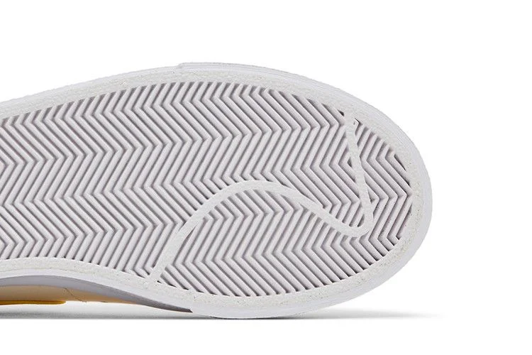 Кроссовки Nike Wmns Blazer Low Platform 'Pale Ivory Saturn Gold'