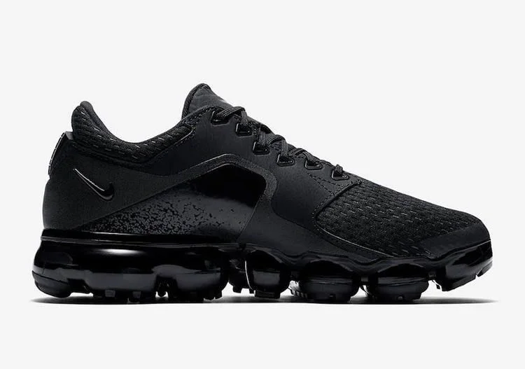 Krossovki-Nike-Air-VaporMax-CS-GS-Triple-Black-2