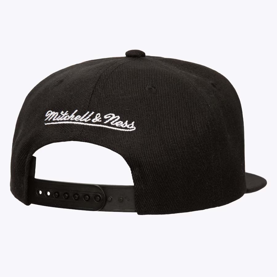 Mitchell-Ness-Black-New-York-Yankees-Line-Work-OG-Snapback-Hat-1