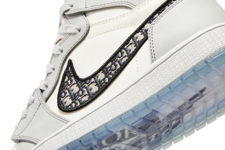 Krossovki-Dior-x-Air-Jordan-1-High-9