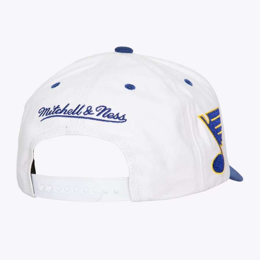 Бейсболка Mitchell & Ness White St. Louis Blues Tail Sweep Pro Vintage Snapback Hat