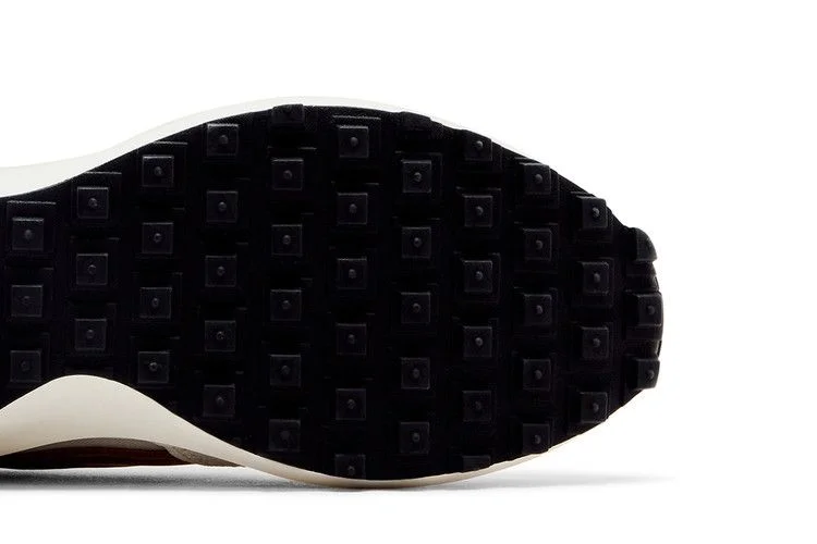 Кроссовки Nike Wmns Waffle Debut 'Light Orewood Brown Metallic Gold'