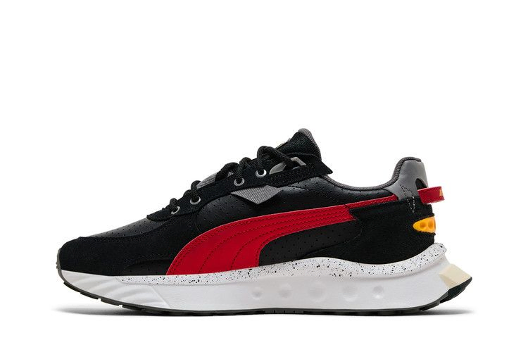 scuderia-ferrari-x-wild-rider-black-rosso-corsa-306937-01_02