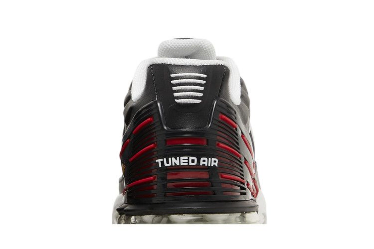 Кроссовки Nike Air Max Plus 3 'Black University Red'